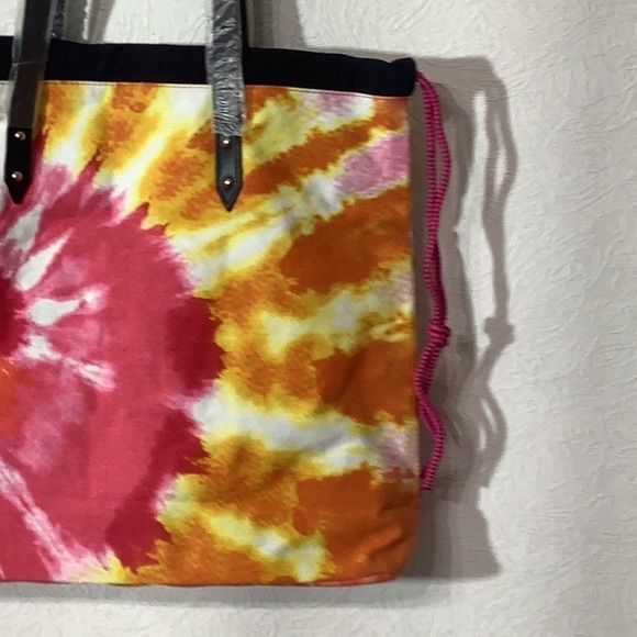 Victoria’s Secret NEW - canvas tote in dye print - drawstring - inside lined - Picture 8 of 10